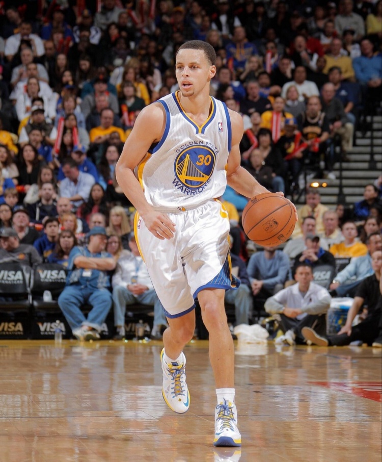 詹姆斯賽后笑談庫里穿詹10代 稱其從保險柜取出