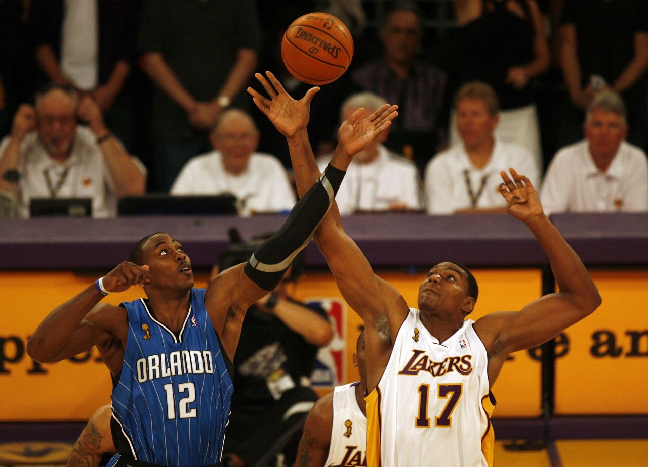 楊毅評霍華德防守軟肋 下肢力量不足頂防重型中鋒吃虧