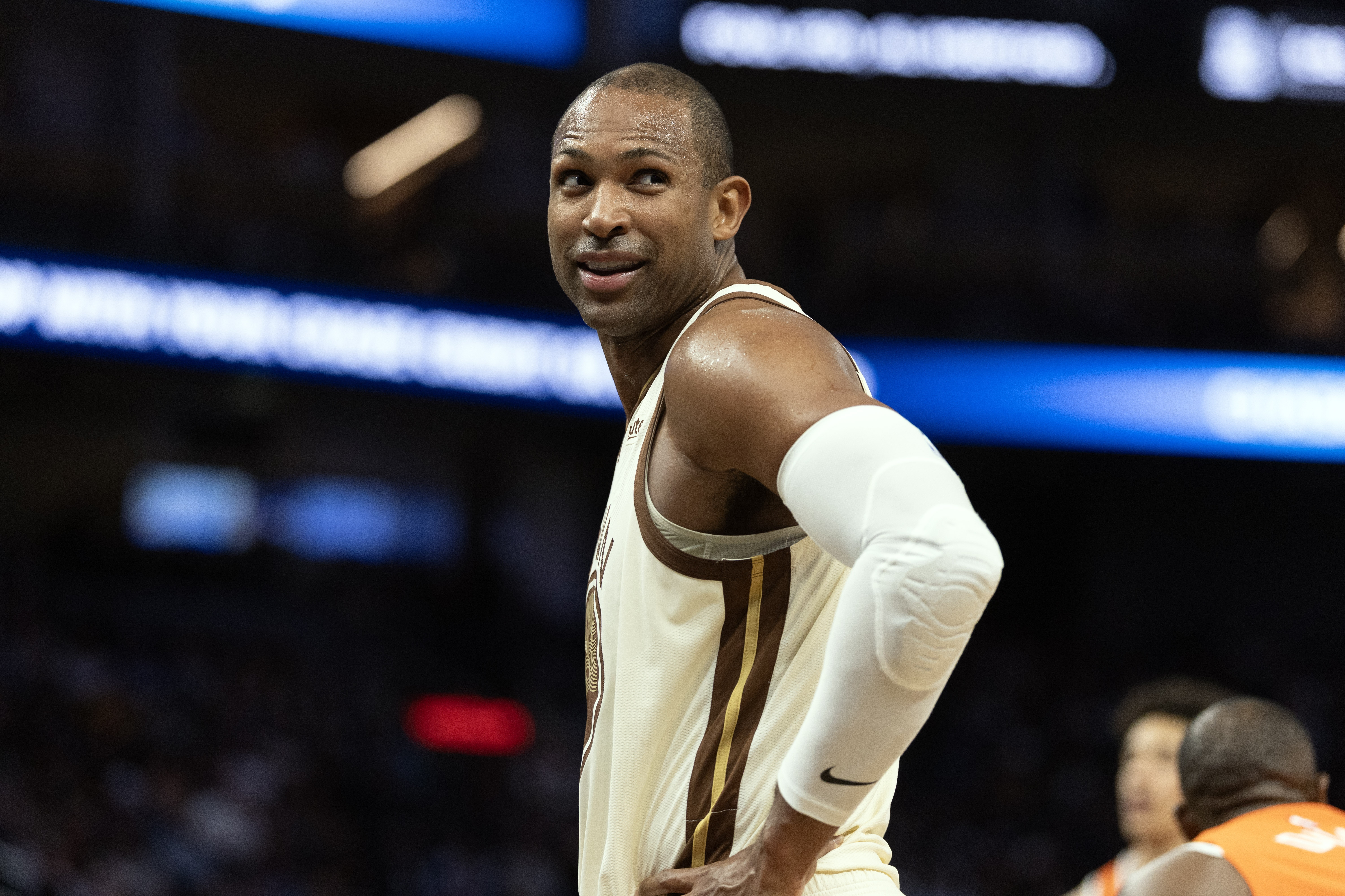 霍福德末節(jié)4記三分送走快船 雷霆坐收漁翁之利鎖定樂(lè)透簽