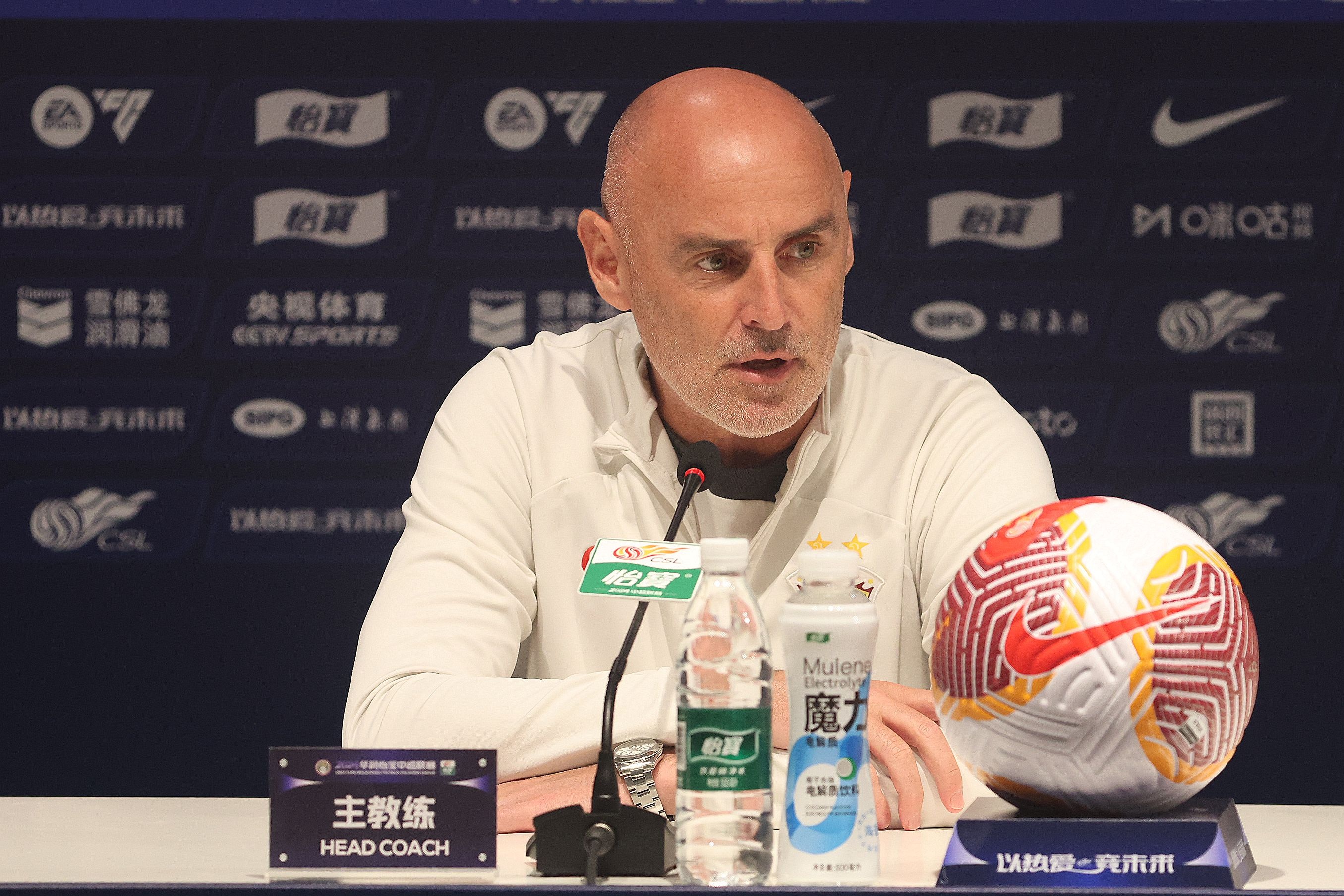 海港單外援半場壓制泰山 記者直言外援未就位不如練本土