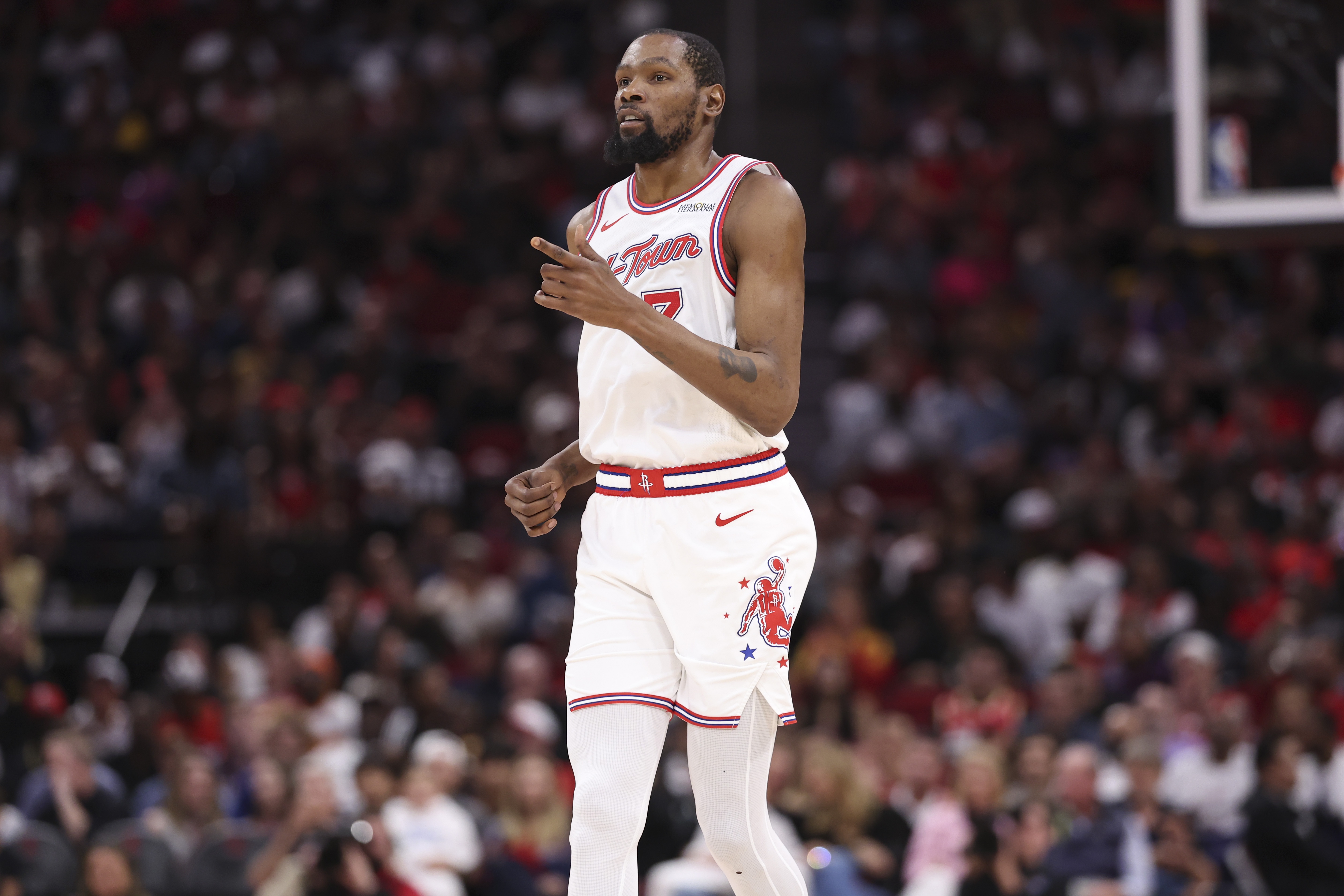 杜蘭特右膝挫傷被列為出戰(zhàn)成疑 火箭內(nèi)部對傷情持樂觀態(tài)度