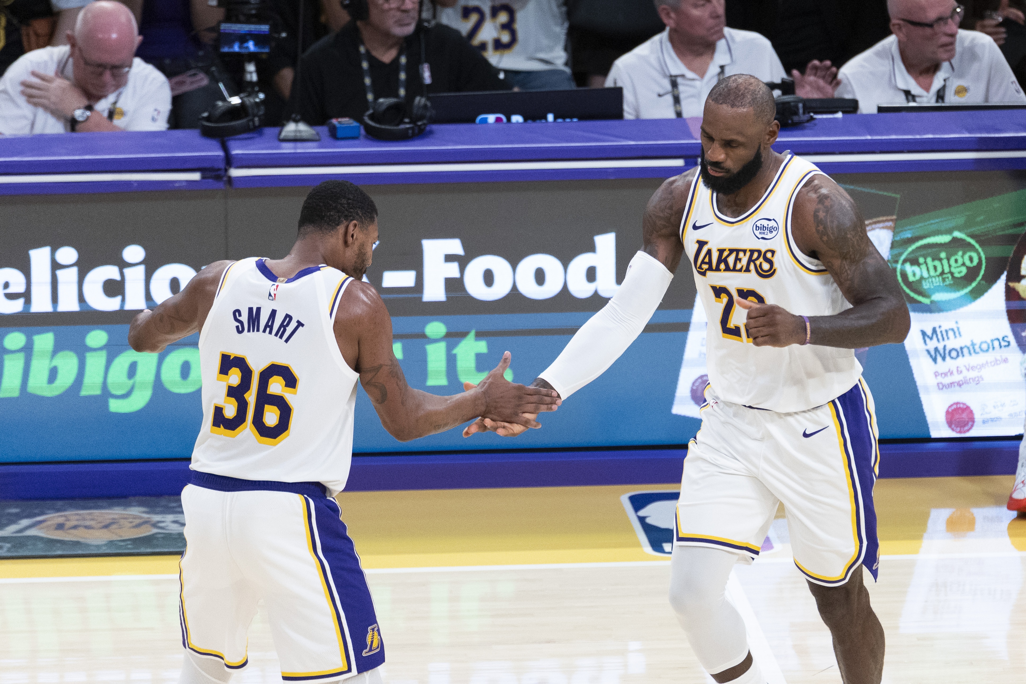 詹姆斯斯瑪特合砍50分，雷迪克贊球隊(duì)經(jīng)受加時(shí)考驗(yàn)