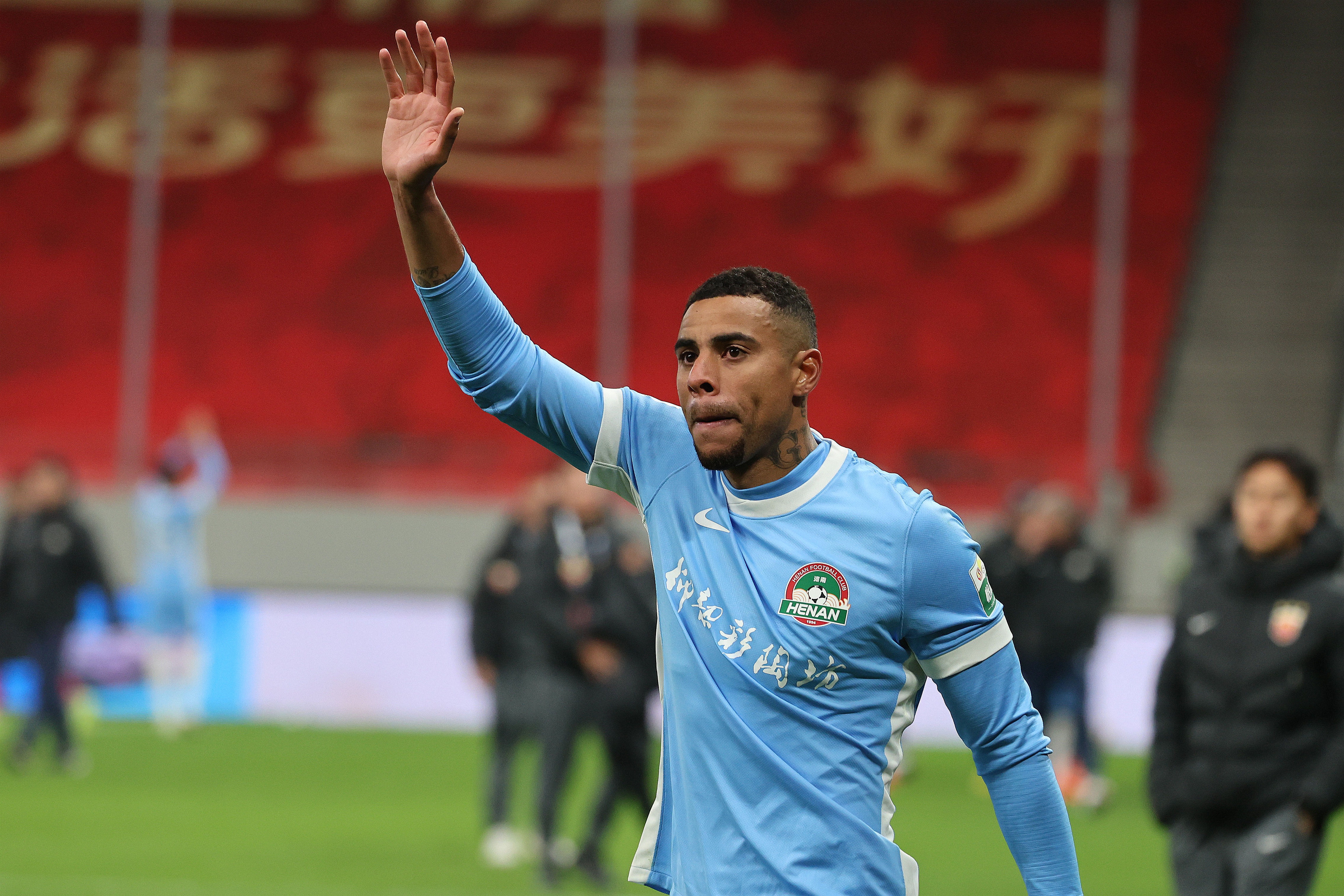 河南隊0-3申花：古斯塔沃姆布拉聯(lián)手浪射，四月份5場僅1球