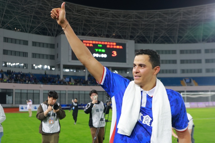 倒鉤重現(xiàn)！莫雷諾友誼賽雙響，離滬前將探訪申花中心