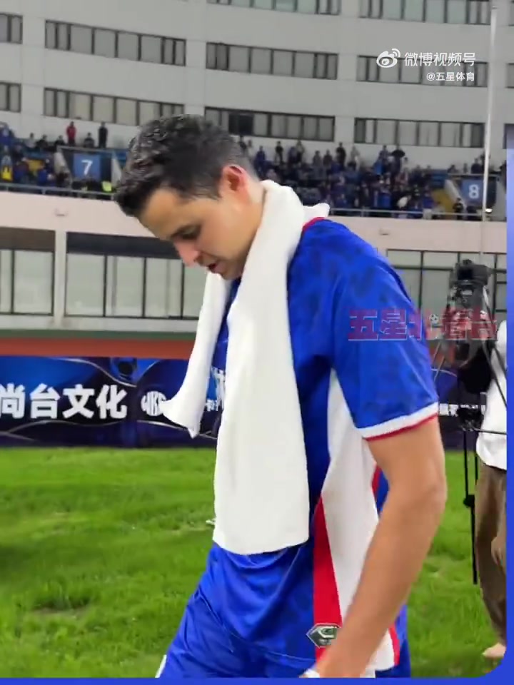 莫雷諾重返八萬人謝場(chǎng)淚崩：聽到球迷呼喊瞬間破防