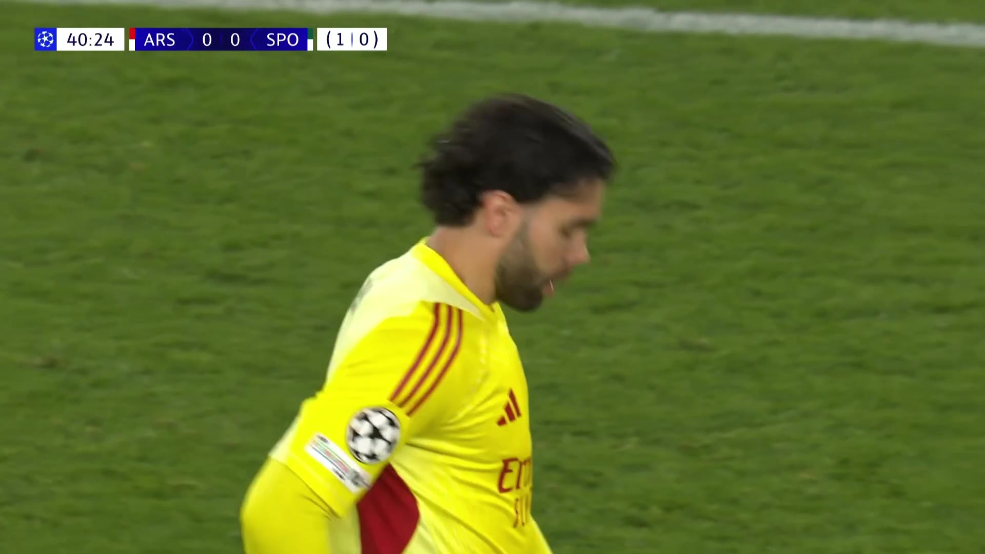 險(xiǎn)送大禮！拉亞禁區(qū)內(nèi)出球失誤！葡體斷球沒把握?。?><img src=