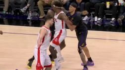 [詹姆斯2三分]詹姆斯手感突然爆發(fā) 連續(xù)投進兩記三分！