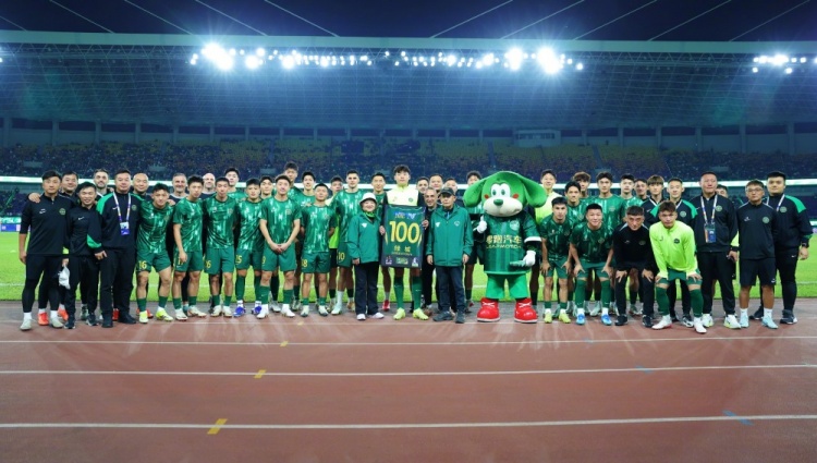 浙江2-1逆轉新鵬城止5輪不勝 張佳祺賽前獲百場紀念