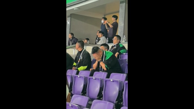王鈺棟凌空斬終結(jié)五輪不勝，浙江副總看臺淚崩