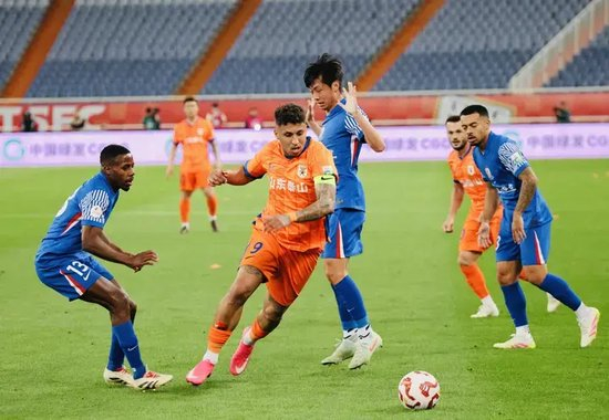 泰山0-1申花兩連敗落后7分 崔康熙變陣無(wú)效右路新人成短板