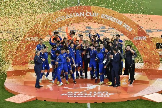 9人作戰(zhàn)2-0勝沙特，烏茲別克U17亞洲杯奪冠，三年三線突破青訓(xùn)成果