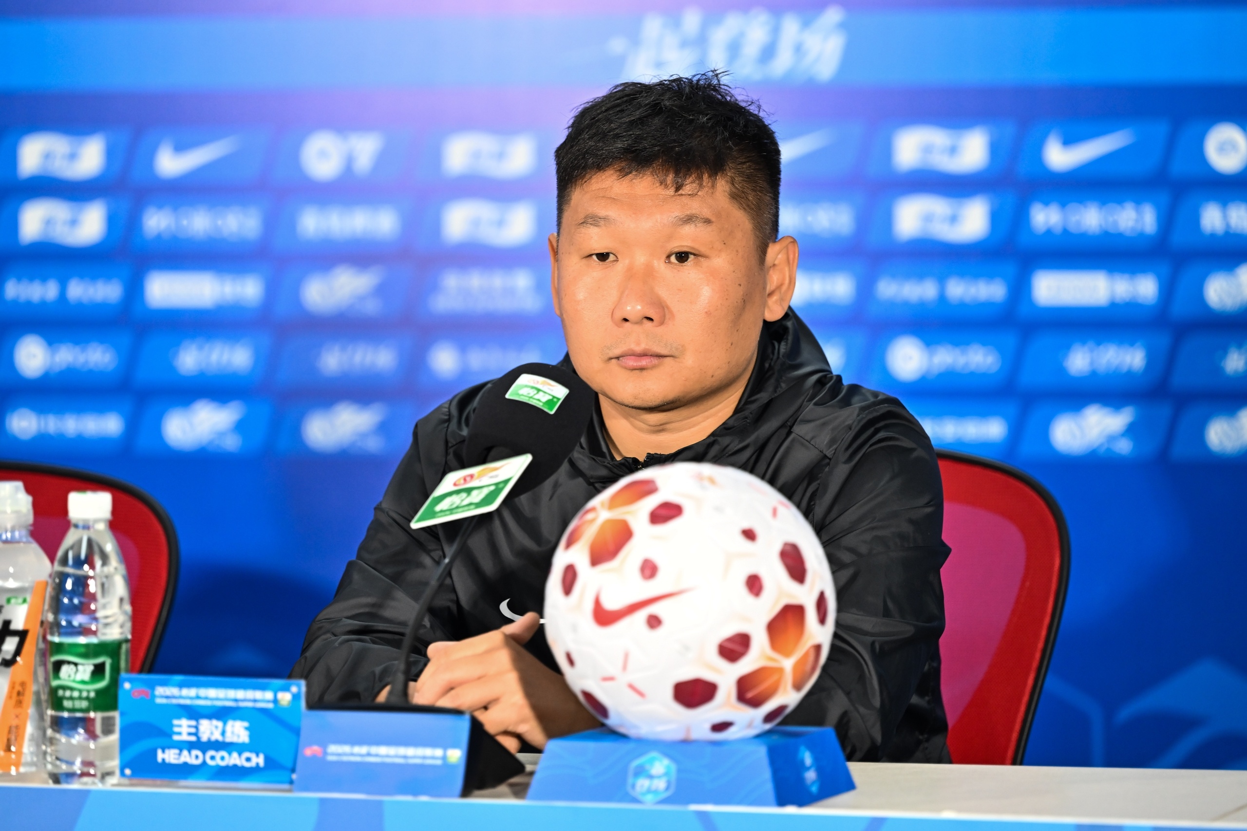 銅梁龍創(chuàng)紀(jì)錄五人入選U23國足，劉建業(yè)訓(xùn)話：去國家隊(duì)就要全力以赴